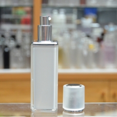 bottiglia quadrata per cosmetici in acrilico